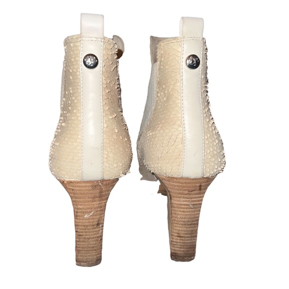 Donald J Pliner Vale Ankle Booties Snake Textured Cream Nude Pointy Toe - Picture 6 of 13